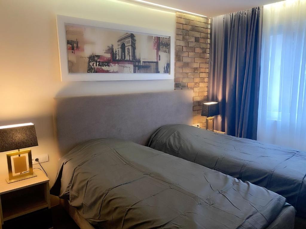 Postel nebo postele na pokoji v ubytování SZUR Home