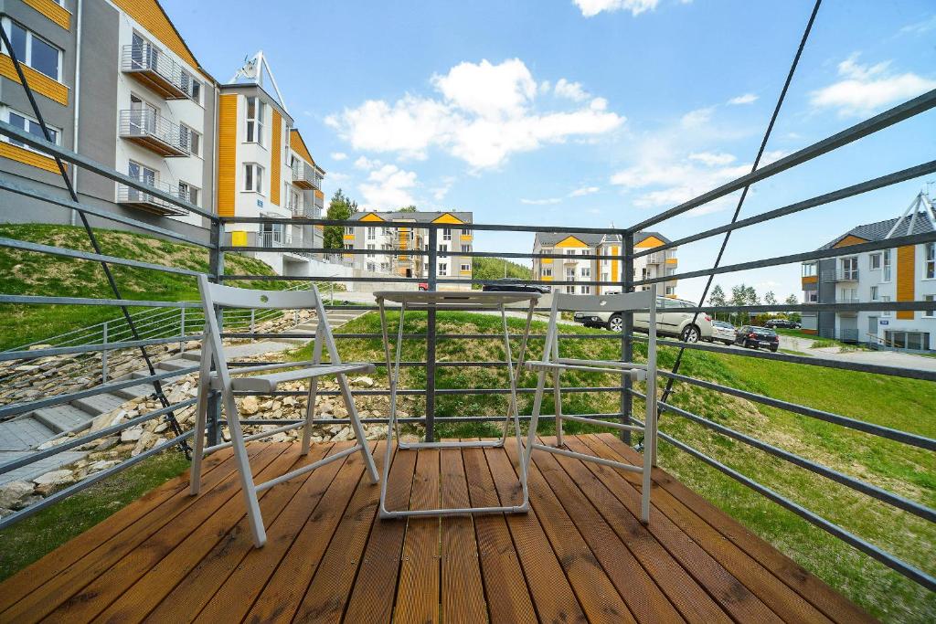 Balkón nebo terasa v ubytování Stonowane i Eleganckie Apartamenty Sun Seasons 24 w Świeradowie Zdroju by Noclegi Renters