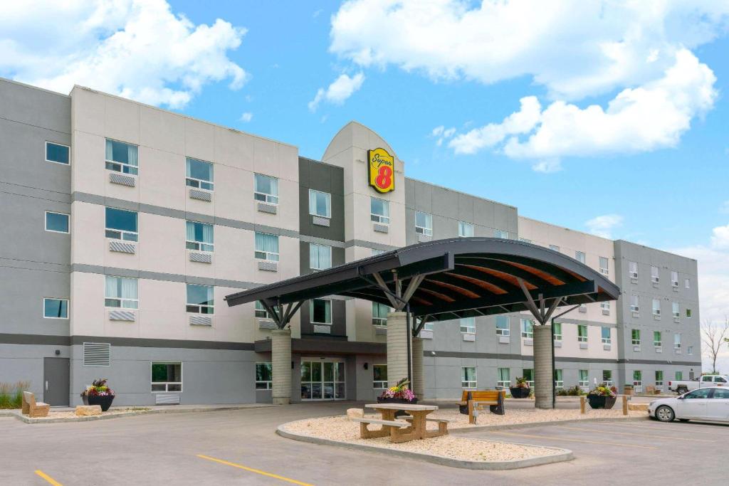 Super 8 by Wyndham Winnipeg East MB - Resim 13