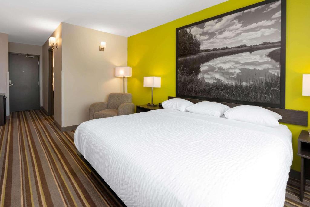 Super 8 by Wyndham Winnipeg East MB - Resim 21