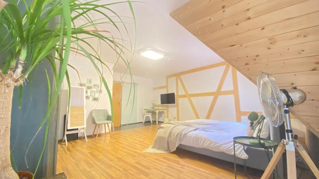 Postel nebo postele na pokoji v ubytování Haus am Heiner Geißler Platz by Landgasthof Zickler