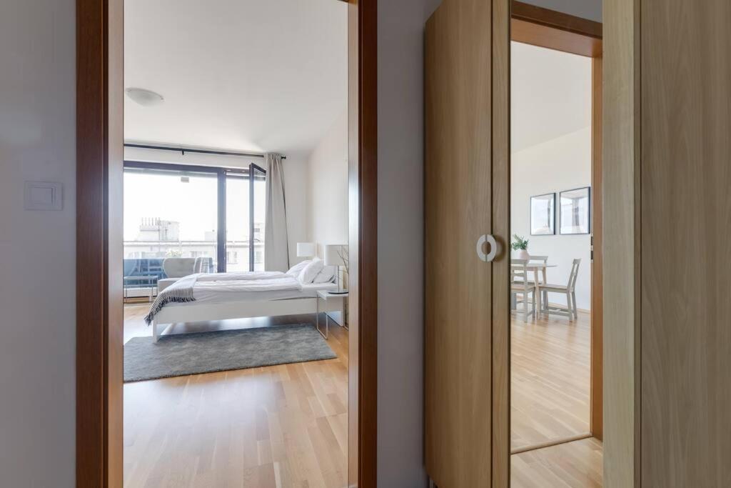 Łóżko lub łóżka w pokoju w obiekcie JT's Apartments Korunní str.
