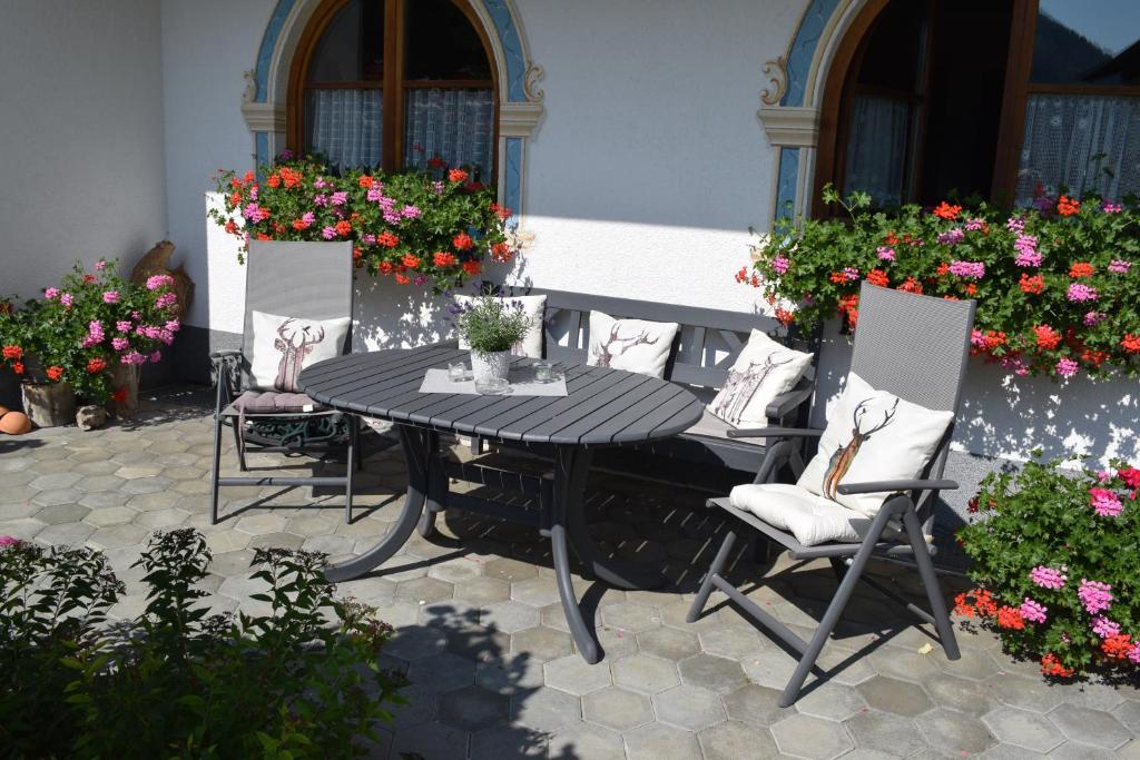 Ogród w obiekcie Landhaus Bichlbach
