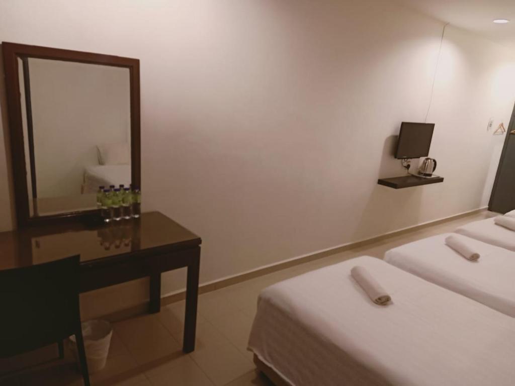 Postel nebo postele na pokoji v ubytování T Hotel Anggerik