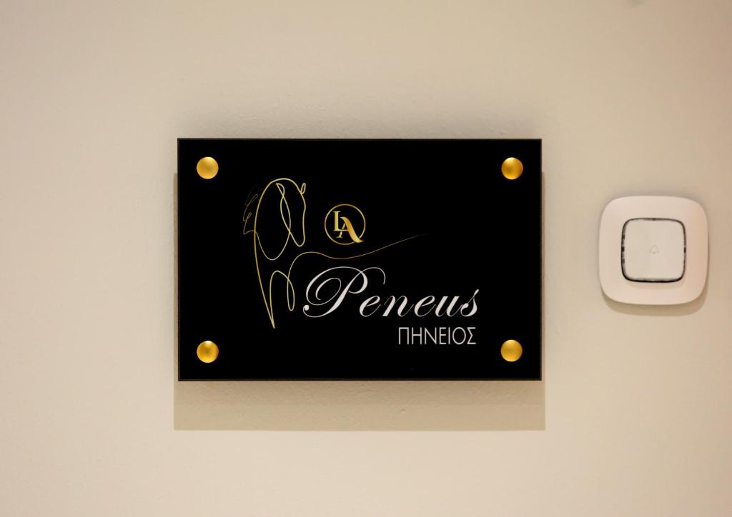 Certyfikat, podpis lub inny dokument wystawiony w obiekcie LA Larissa Luxury Apartments Peneus