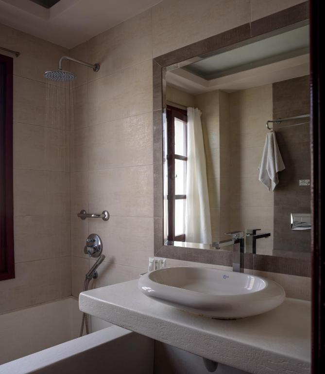 Veggera Beach Hotel - 8