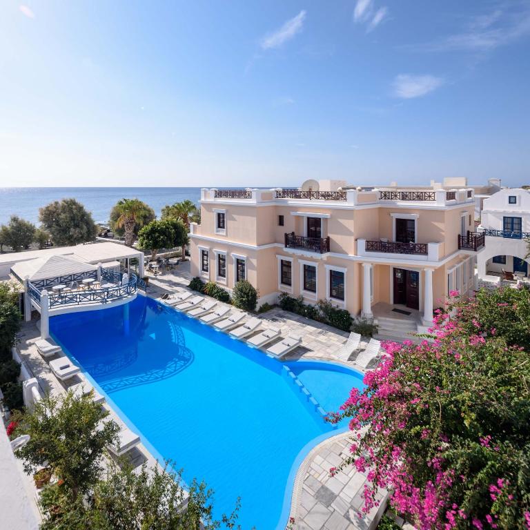 The swimming pool at or close to Veggera Beach Hotel