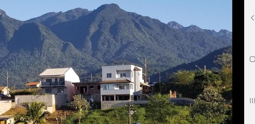a house on a hill with mountains in the background at Casa Bela Vista in Penedo