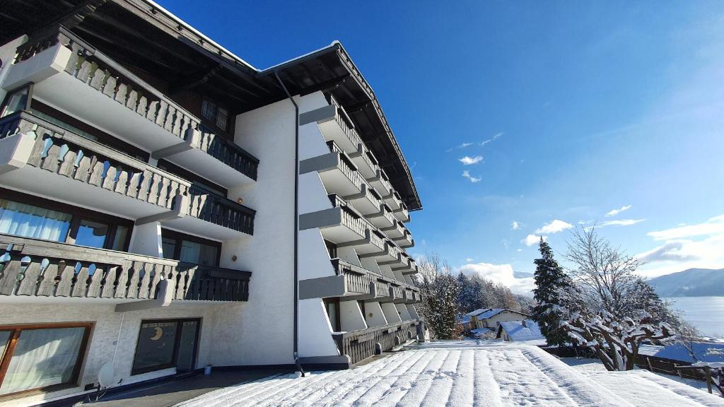 Nespecifikovaný výhled na hory nebo výhled na hory při pohledu z hotelu