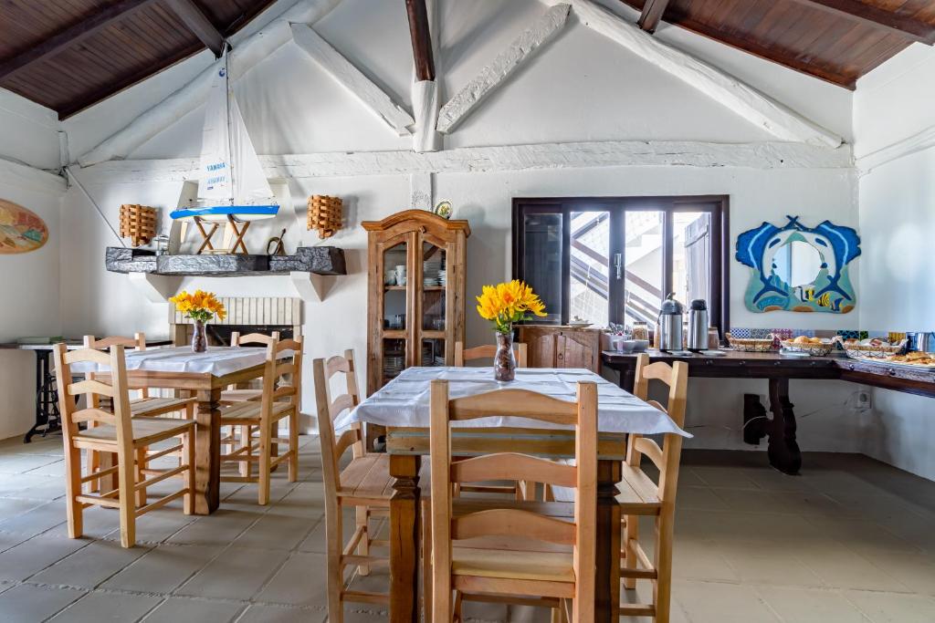 Um restaurante ou outro lugar para comer em Pousada Caminho do Mar