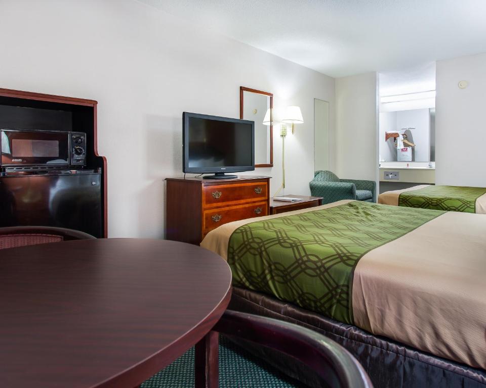 Econo Lodge Garner - Raleigh - Queen Room - Non-Smoking