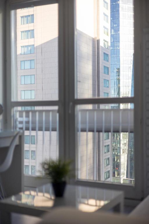 Zdjęcie z galerii obiektu Rondo ONZ Business Apartment w Warszawie