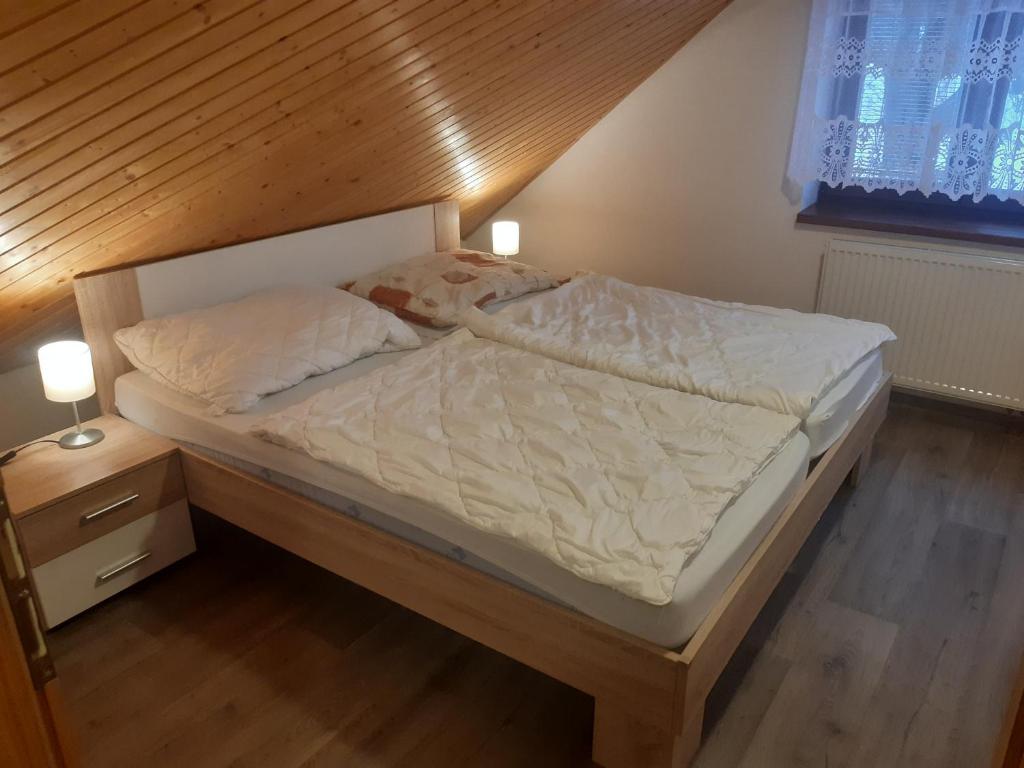 Postel nebo postele na pokoji v ubytování Apartmány Roudnice