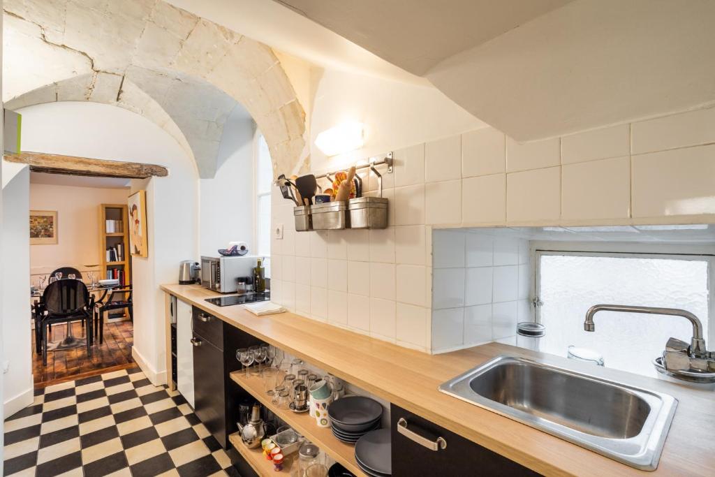 a kitchen with a sink and a counter at Le Parvis-Beau Duplex centre in Rennes
