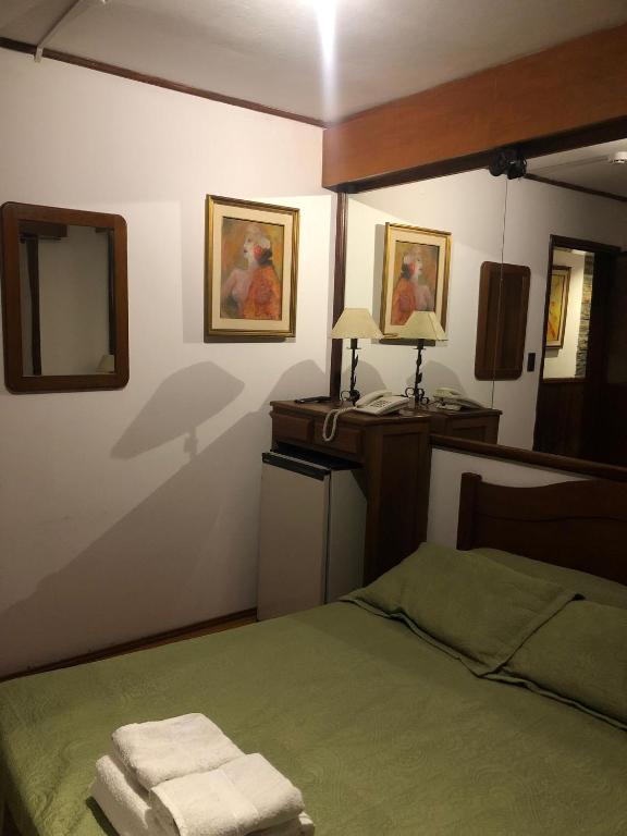 Postel nebo postele na pokoji v ubytování Wiener Haus Hotel