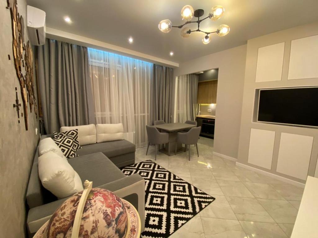 Μια τηλεόραση ή/και κέντρο ψυχαγωγίας στο VIP apartment in Odessa