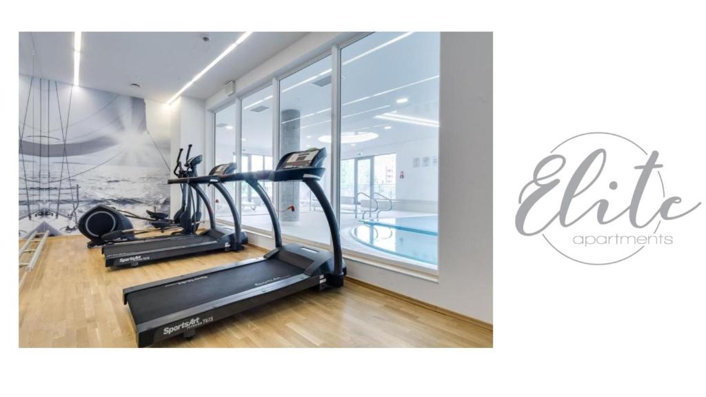 Posilňovňa alebo fitness centrum v ubytovaní Elite Apartments Waterlane Free Swimming Pool Access