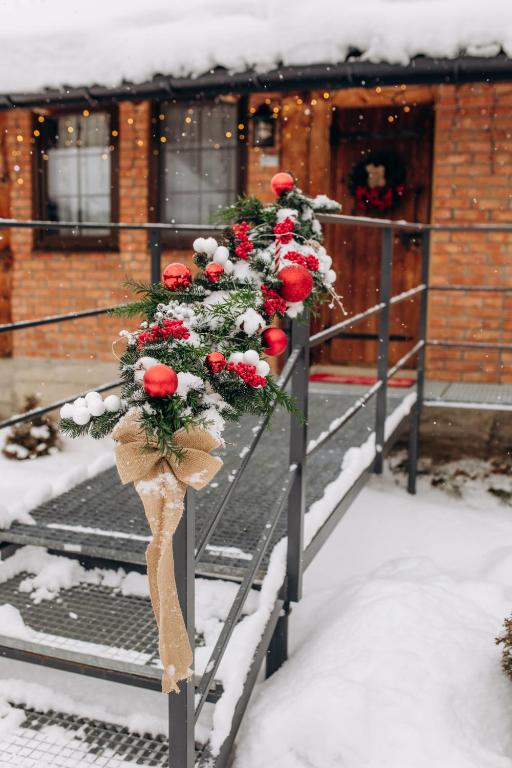 a bunch of flowers on a railing in the snow at Dolyna Mykolaya in Migovo