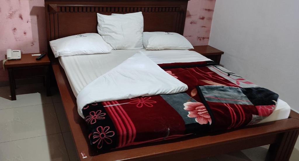 Postel nebo postele na pokoji v ubytování Prodiges Hôtel