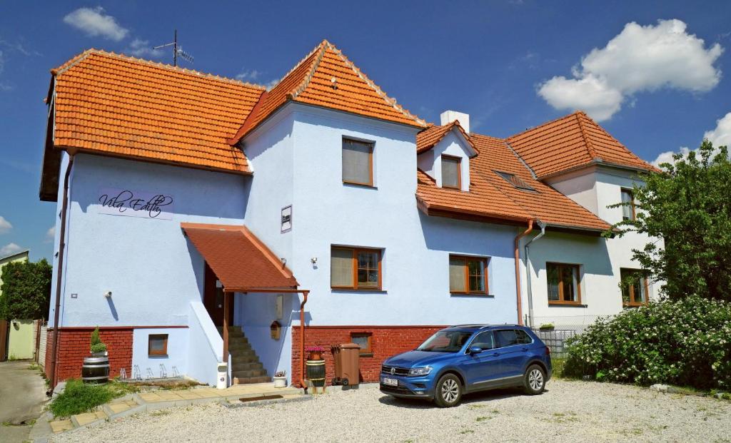 a blue car parked in front of a house at Vila Edith Valtice in Valtice