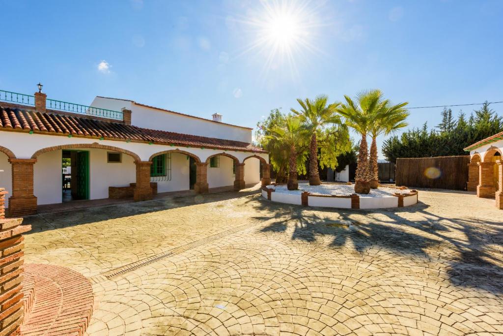 Cubos Cortijo El Patio Andaluz Oeste, Cártama – Updated 2022 ...