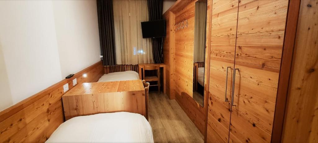 Postel nebo postele na pokoji v ubytování Hotel Garni Arnica ***S