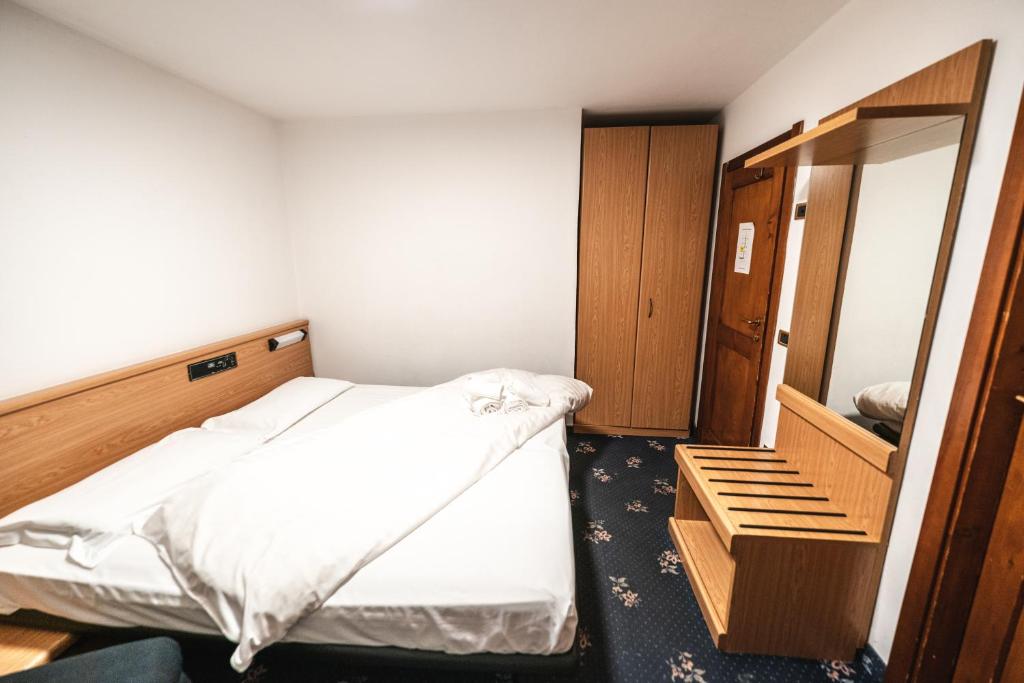 Postel nebo postele na pokoji v ubytování Smart Hotel Renzi