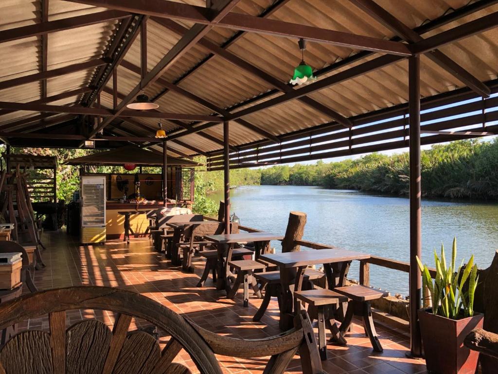 Pop riverside trat - 19