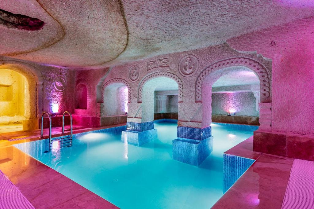 Бассейн в Cappadocia Ennar Cave Swimming Pool Hot & SPA или поблизости