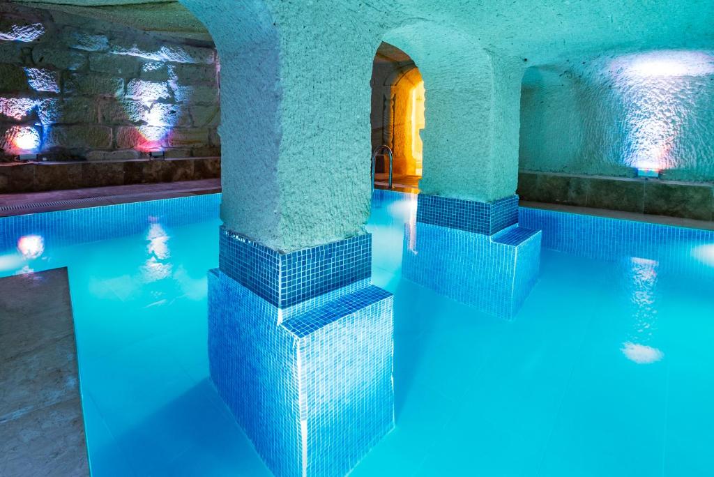 Cappadocia Ennar Cave Swimming Pool Hot & SPA - Quadruple Chambre