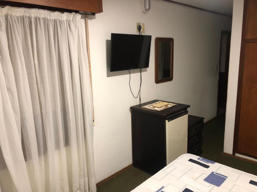 TV a/nebo společenská místnost v ubytování Wiener Haus Hotel