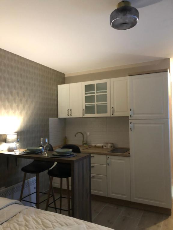 Una cocina o cocineta en Apartman Ambijent Divcibare