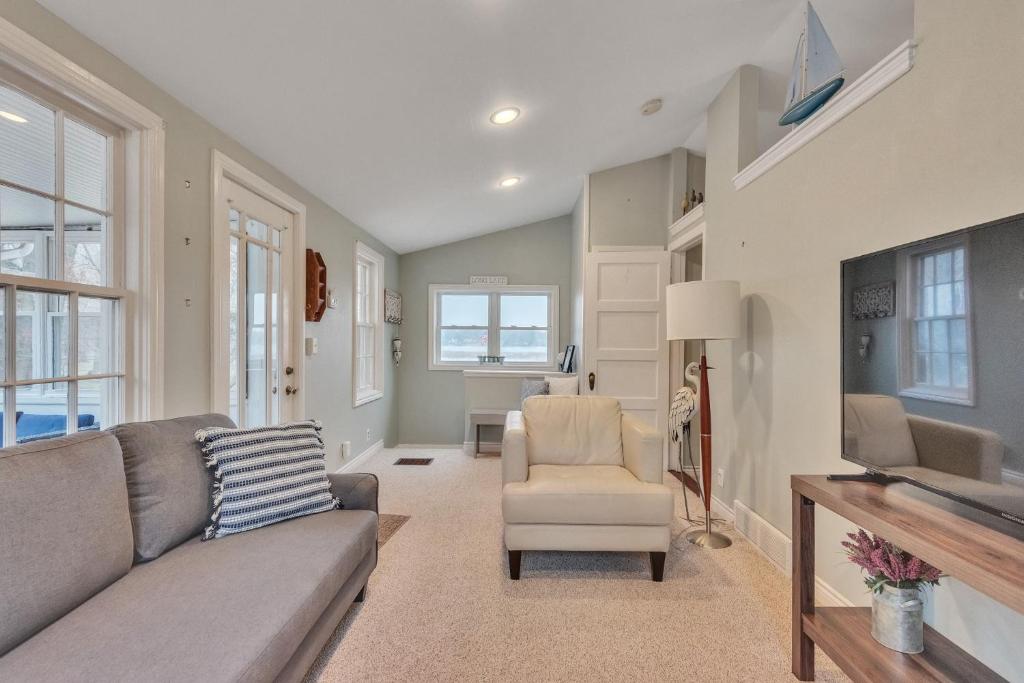 Amazing Lakefront Retreat On Long Lake! home, Portage (updated prices 2024)