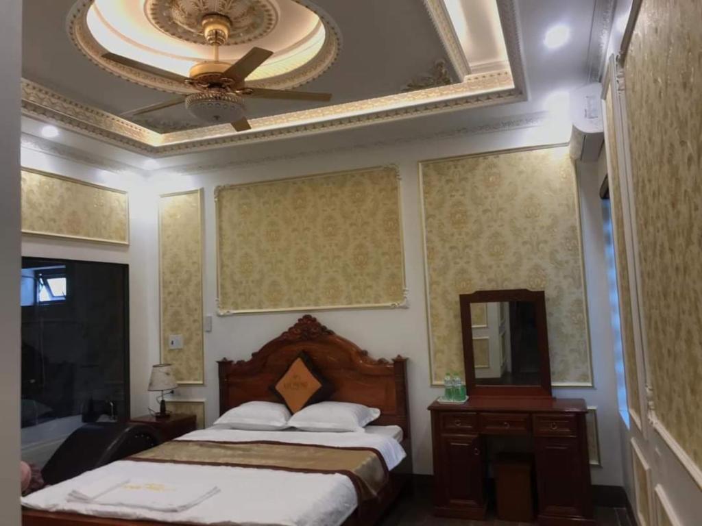 A bed or beds in a room at Nam Phong Hotel