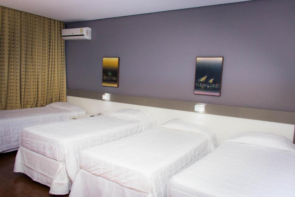 Embaixador Hotel & Centro de Eventos by Fast10 - Economy Quadruple Room