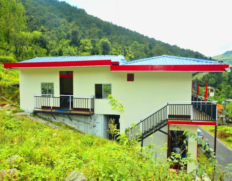 snowhills resort in ukhimath