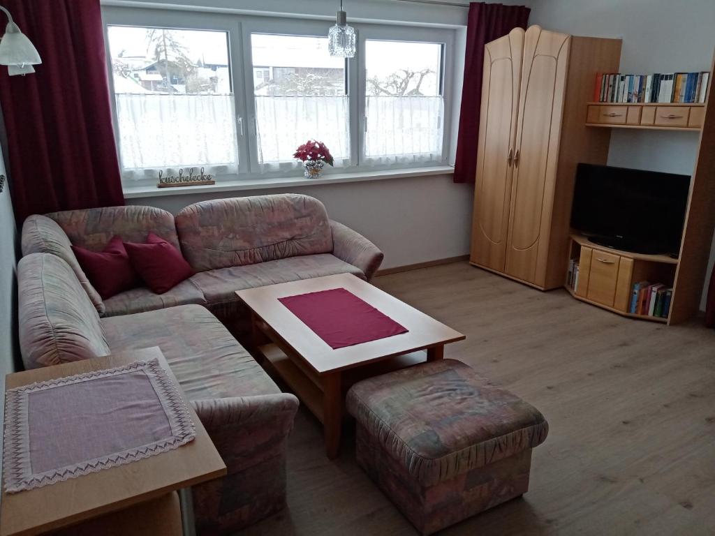 TV a/nebo společenská místnost v ubytování Haus Birgit
