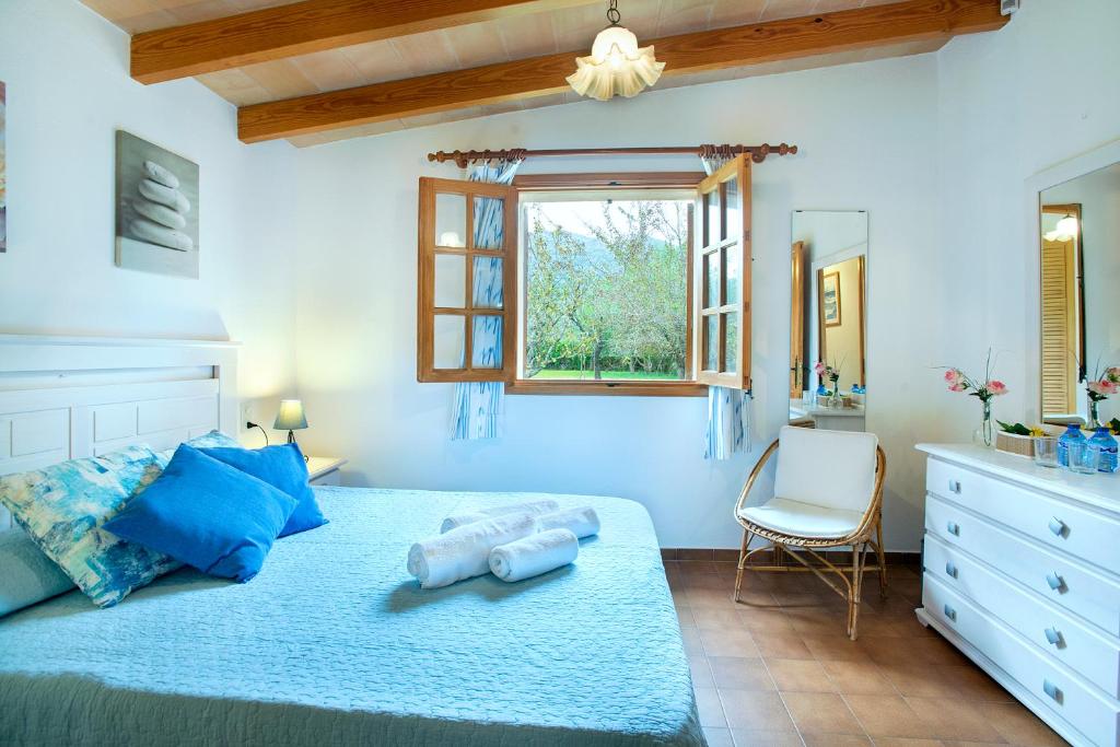 Posteľ alebo postele v izbe v ubytovaní Owl Booking Villa Xisca - 18 min Walk to the Old Town