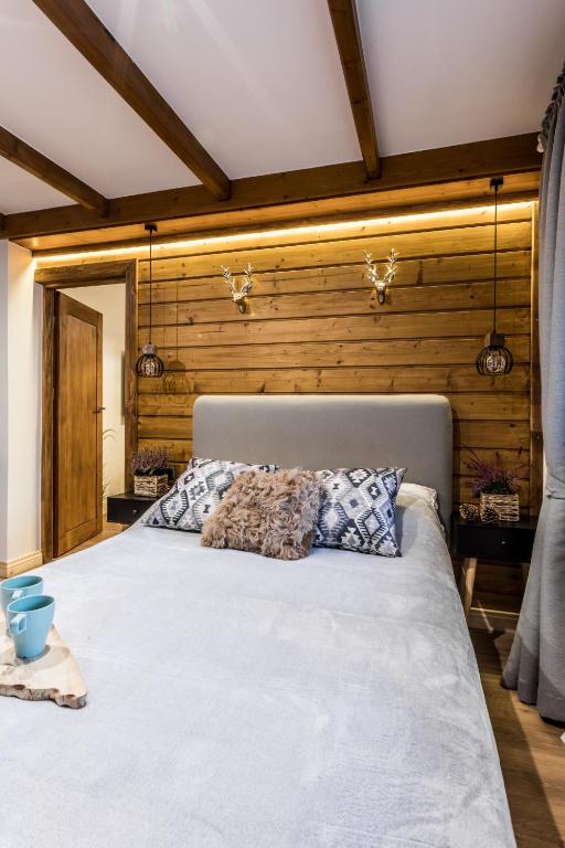 Posteľ alebo postele v izbe v ubytovaní Apartamenty ForRest Nowotarska