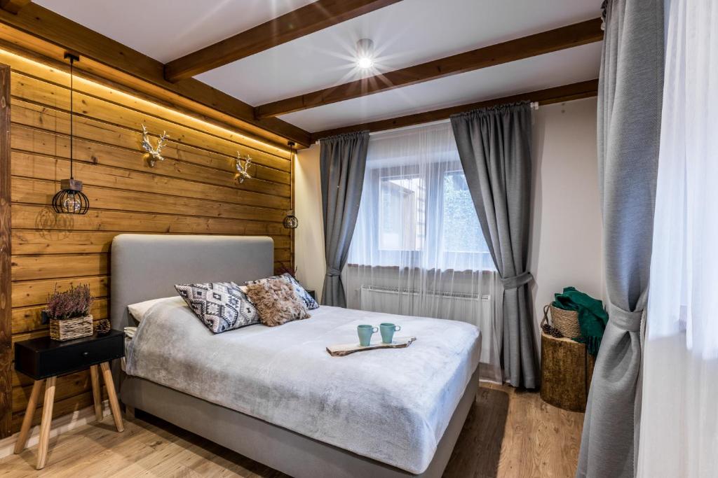 Posteľ alebo postele v izbe v ubytovaní Apartamenty ForRest Nowotarska