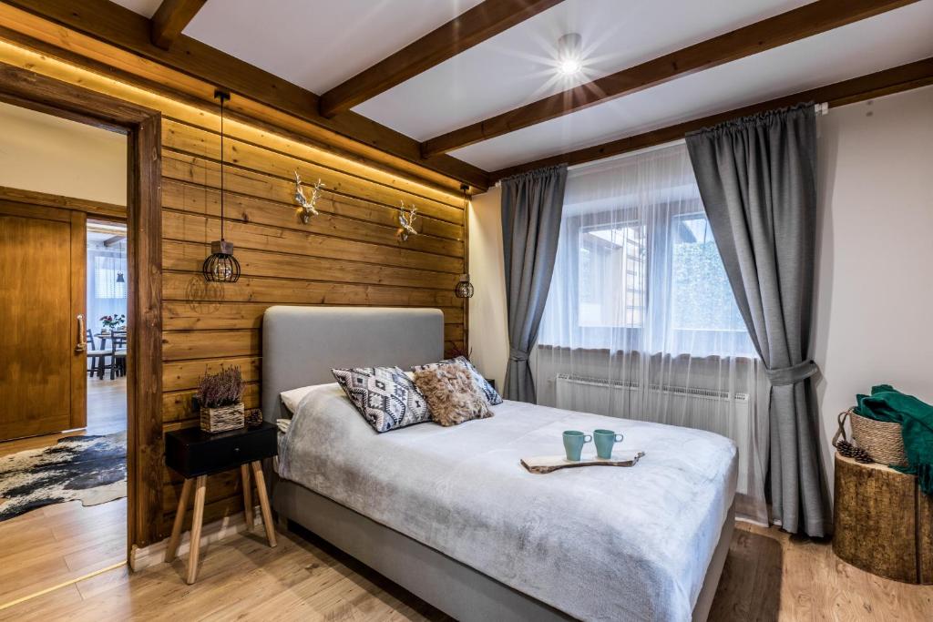 מיטה או מיטות בחדר ב-Apartamenty ForRest Nowotarska