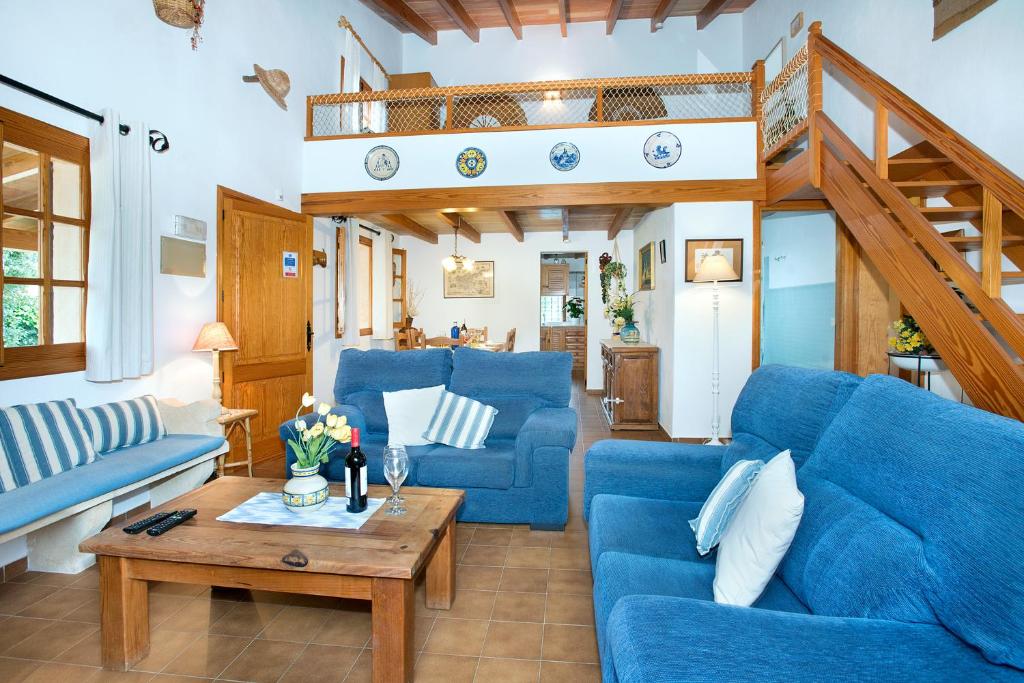 Posedenie v ubytovaní Owl Booking Villa Xisca - 18 min Walk to the Old Town