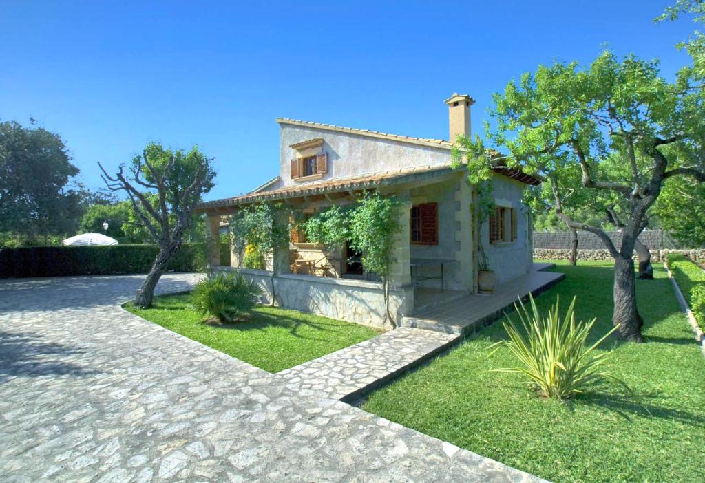 Vonkajšia záhrada v ubytovaní Owl Booking Villa Xisca - 18 min Walk to the Old Town