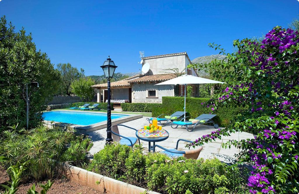 Bazén v ubytovaní Owl Booking Villa Xisca - 18 min Walk to the Old Town alebo v jeho blízkosti