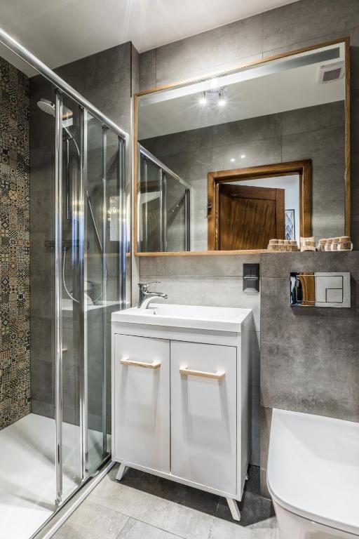Kúpeľňa v ubytovaní Apartamenty ForRest Nowotarska