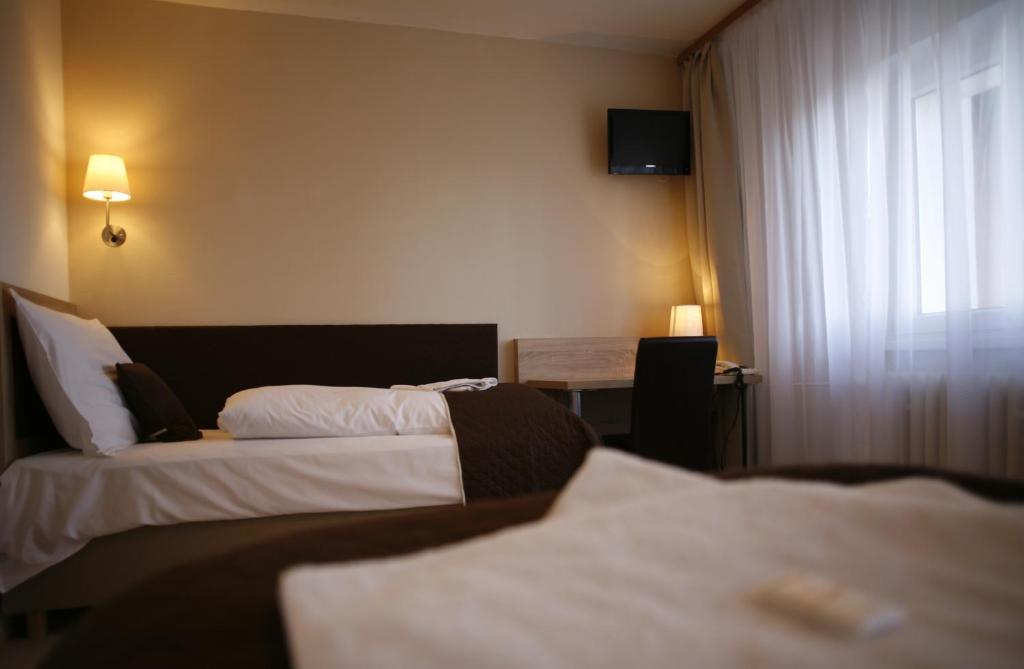 Postel nebo postele na pokoji v ubytování Hotel Pod Vlekem