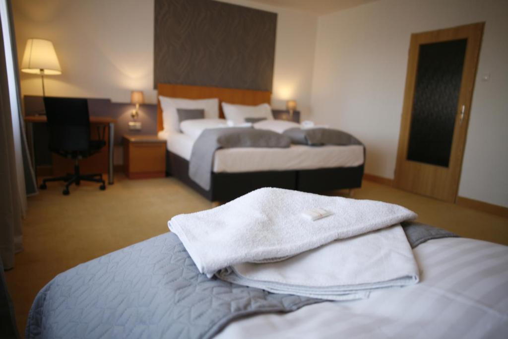 Postel nebo postele na pokoji v ubytování Hotel Pod Vlekem
