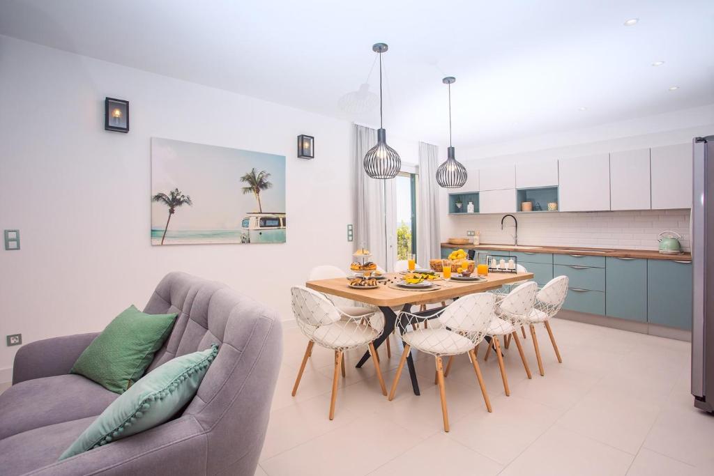 Posedenie v ubytovaní Beachfront Villa Draga with 32sqm private, heated pool, 4 bedrooms, sea view