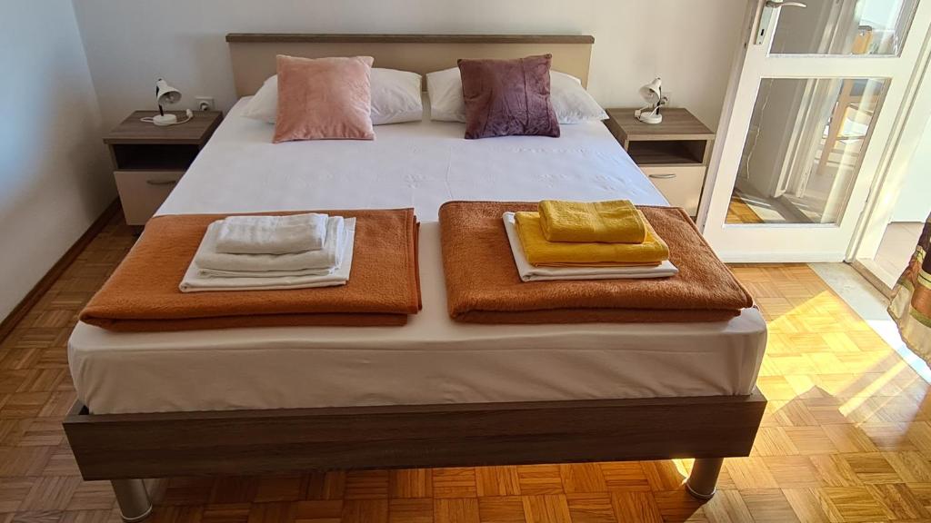 Cama o camas de una habitación en Apartments Kust