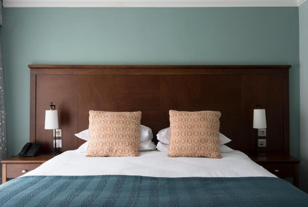 Bush Hotel Farnham - 
